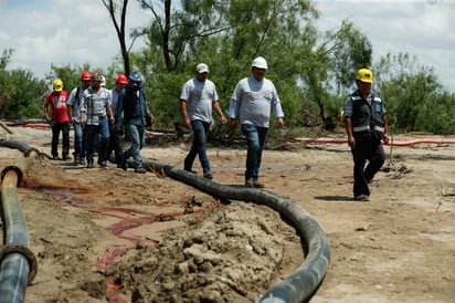 Familiares aceptan proyecto de rescate, indemnización y memorial en pozo de mina en Sabinas