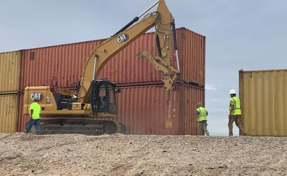 Migrantes burlan muro en la frontera de EU y México