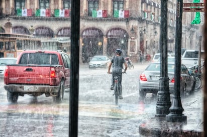 México pronostica lluvias intensas con descargas eléctricas en 10 estados