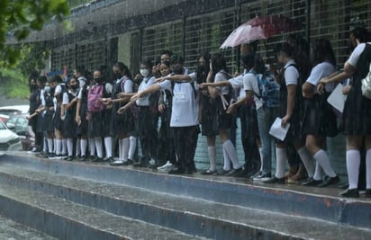 Pese a intensas lluvias, no se suspenden clases en Sinaloa