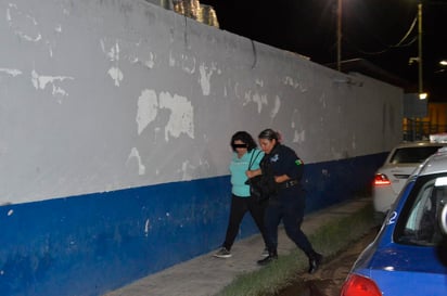 Mujer golpea a su expareja y es detenida por la Policía Municipal