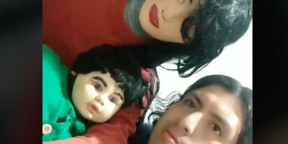 Hombre rompe el TikTok por hacerse una esposa e hijos de trapo