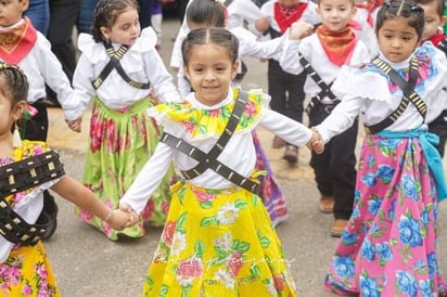 Escuelas celebrarán con actividades de forma normal en el mes patrio