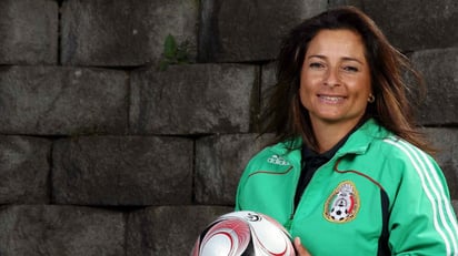 Ella es Andrea Rodebaugh, directora de Selecciones Nacionales femenil