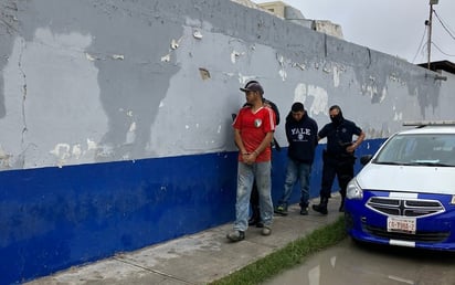 Dos vecinos de la colonia Buenos Aires fumaban marihuana en la vía pública 