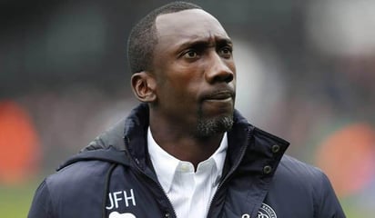 Hasselbaink dimite como entrenador del Burton Albion