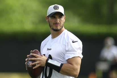 Steelers oficializa a Mitch Trubisky como quarterback titular