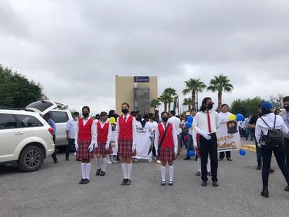 Unidad Norte da la bienvenida a los alumnos de nuevo ingreso con desfile    a 