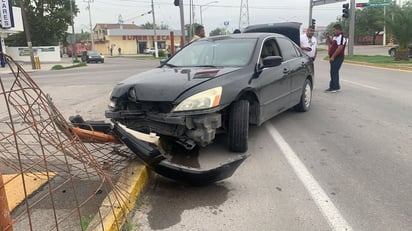 Automovilista esquiva a un perro y choca 