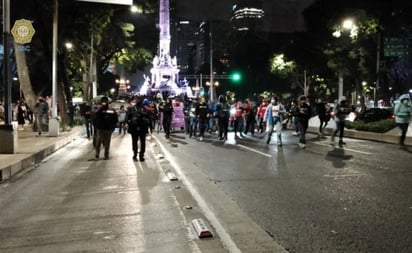 Realizan velada por la paz en el Ángel de la Independencia; marchan al Senado contra reforma a Guardia Nacional