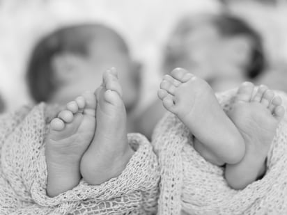 Joven brasileña da luz a gemelos ¡de diferentes padres!