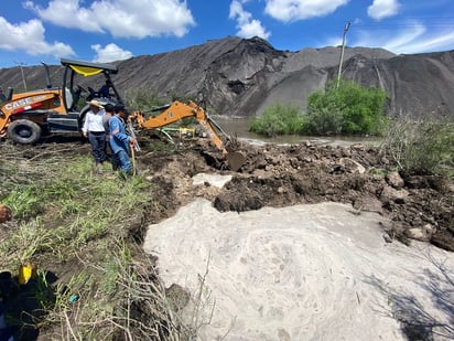 Retroexcavadora daña tubería y deja sin agua a 20 colonias del sur