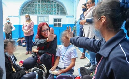 Visita titular de la SEP escuela primaria de Tepito para convivir con alumnos y docentes