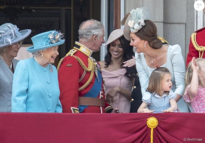 5 veces que Isabel II acabó con los protocolos reales