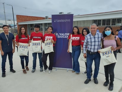 'Constellation Brands' entrega becas escolares para estudiantes