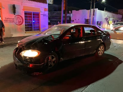 Taxista protagoniza choque en la Zona Centro de Monclova 