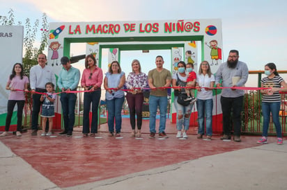 Alcaldesa hace entrega de 'Macroplaza de los niños'