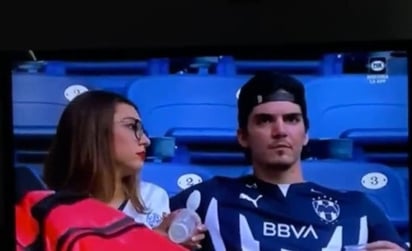 Joven señalado de engañar a su pareja, ahora le es infiel a los Rayados de Monterrey