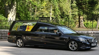 Inicia el cortejo fúnebre de la reina Isabel II hacia Edimburgo