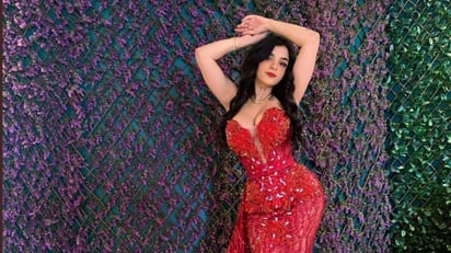 Karely Ruiz impacta la red con vestido nude