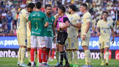 América con polémica arbitral ante Necaxa: no le marcan penal a favor y perdonan expulsión a Jonathan