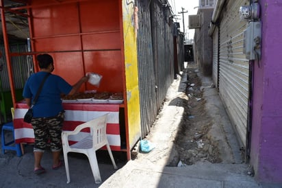 Se hunden comercios de la fayuca en zona centro