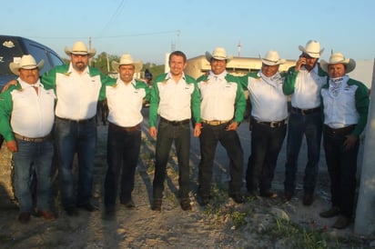 Alcalde Beto Villarreal participa en cabalgata 2022