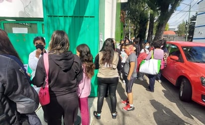 Saturan niños Centros de Salud de la CDMX por segunda dosis de vacuna contra Covid-19 