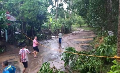 Lluvias dejan ríos desbordados y daños en viviendas en Chiapas