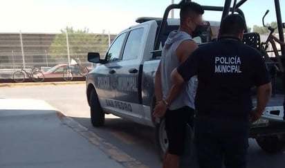 Detienen en San Pedro a joven robar un queso