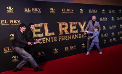 De Camil a Drake Bell: así desfilaron en la alfombra de la bioserie autorizada de 'Chente'