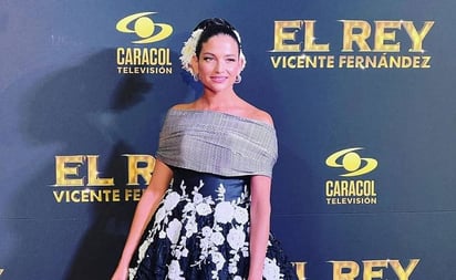 Destaca rebozo de San Luis en alfombra roja de 'El Rey', serie de Netflix