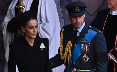 Estas son las joyas que usaron Kate y Meghan en homenaje a Isabel II: broches de la reina y aretes de Lady Di