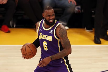 LeBron James critica a la NBA por no ser más dura con el dueño de los Suns