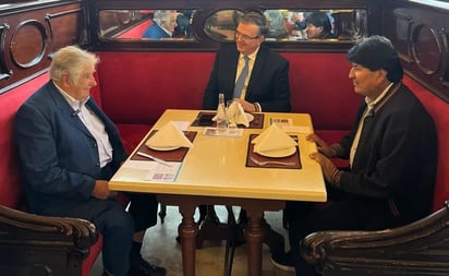 Con una comida Marcelo Ebrard recibe a Evo Morales y José Mújica previo al Grito de Independencia