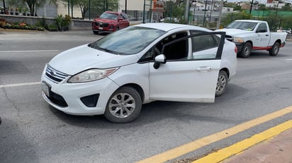 Choque por alcance genera caos vial en el Fraccionamiento Carranza de Monclova