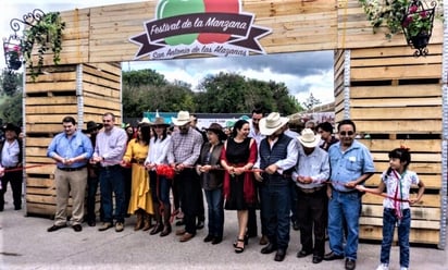 Inicia Feria de la Manzana en Arteaga