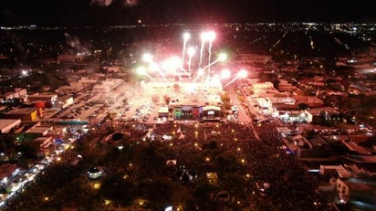 Alcaldesa encabezó el tradicional grito de Independencia