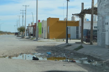 Mujer de Saltillo sorprende a ladrones en su casa y los encierra