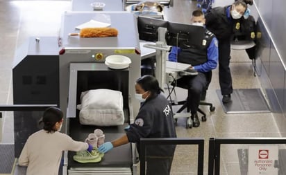 La comida que sí puedes llevar en tu equipaje de mano y la que no