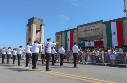 Desfile Cívico, se realizó con éxito entre los nigropetenses