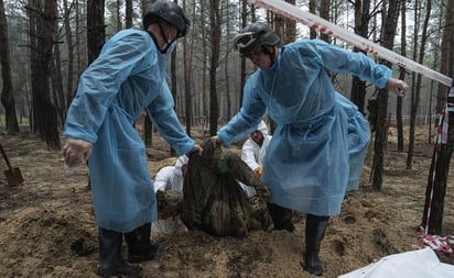 Ucrania exige justicia tras  el hallazgo de cadáveres