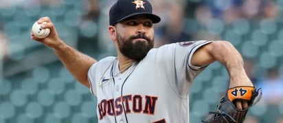 Seth Brown empuja 4 y Athletics remontan ante mexicano Urquidy y Astros