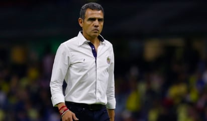 Ricardo Cadena levantó la voz contra el arbitraje en la derrota de Chivas: “Es terrible”