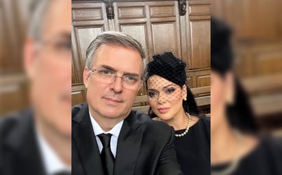 Ebrard se toma 'selfie' en el funeral de la reina Isabel II y genera polémica