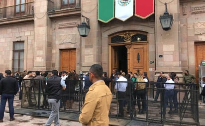 Desalojan edificios de gobierno y planteles educativos en SLP por sismo de 6.8 grados