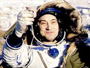 Muere Valeri Poliakov, el cosmonauta con el récord de permanencia en espacio : El cosmonauta vivió y trabajó en la estación orbital Mir -desmantelada en 2001- durante 437 días, 17 horas y 58 minutos 