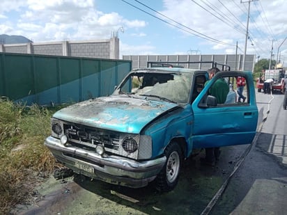 Se incendia camioneta en Castaños 