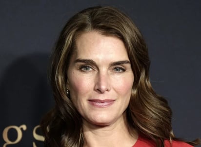 Brooke Shields posa en la lencería de Kim Kardashian a sus 57 años