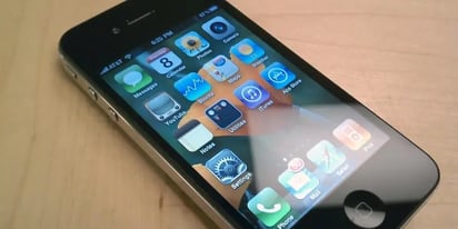 Clínica promociona intercambio de un iPhone 14 por un riñón y le llueven críticas